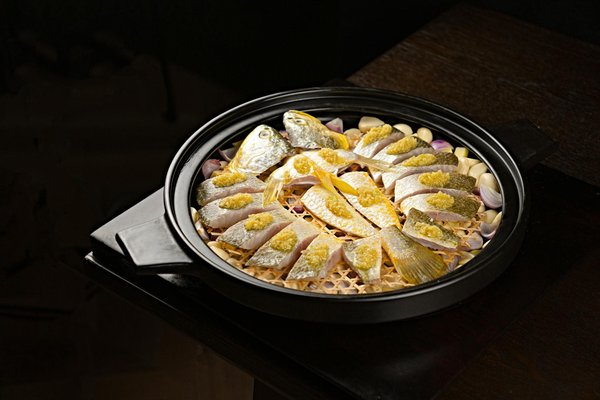 How are UK automakers leveraging renewable energy in production?